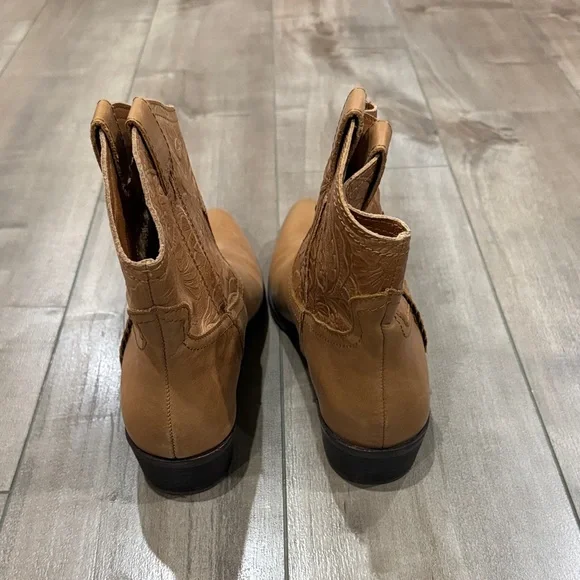 Lucky Brand Tan Embossed Leather Western Ankle Boots - Picture 2 of 4
